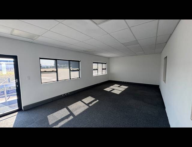 501M² WAREHOUSE TO LET IN LONGLAKE